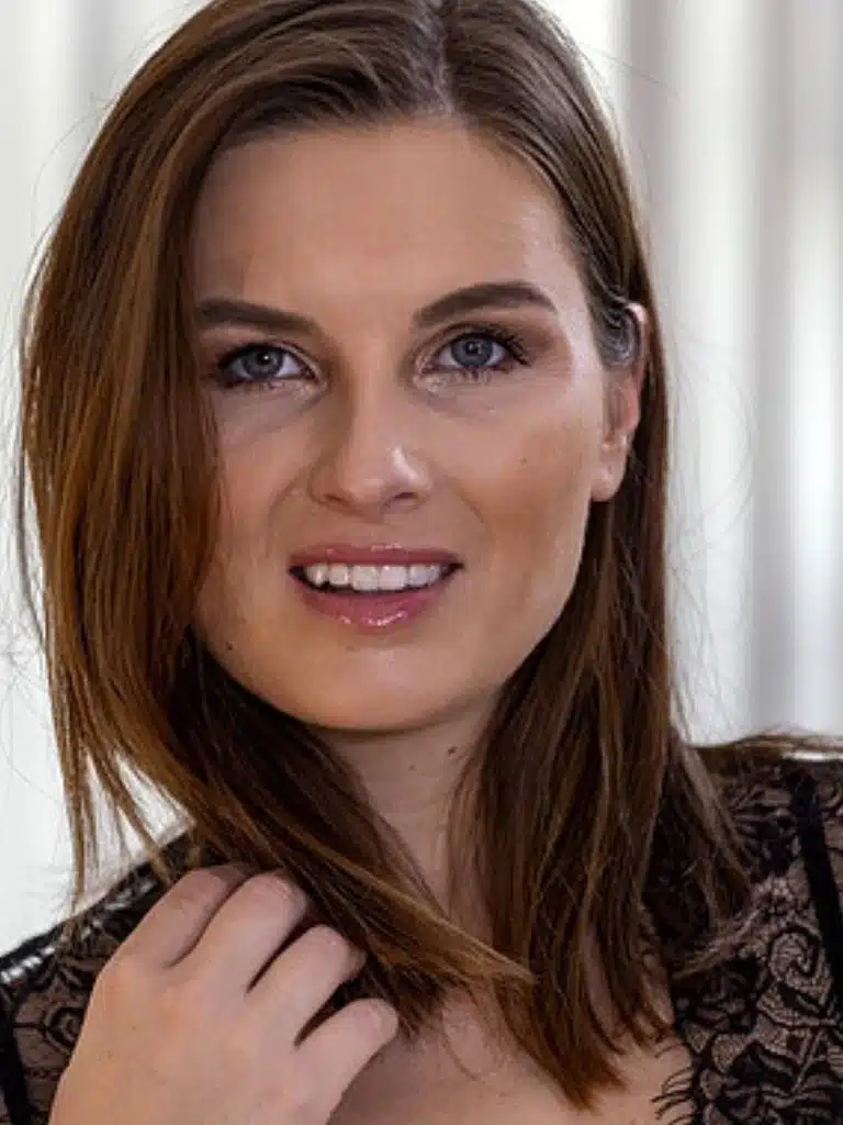 Jennifer Jane Biography Wiki, Age, Career, Height, Weight, Husband